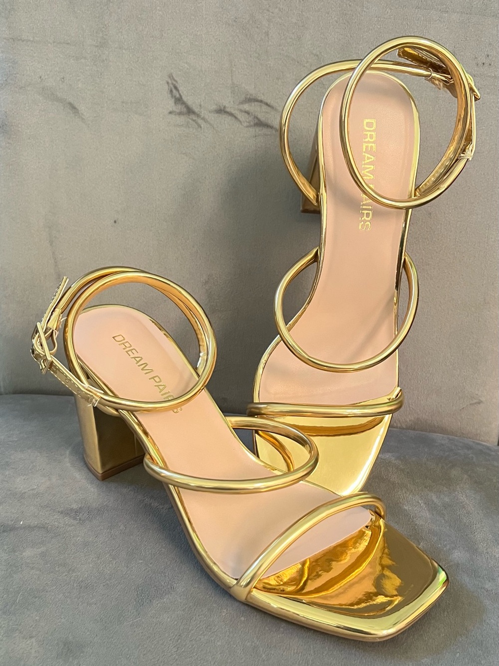 DREAM PAIRS Gold Metallic Strappy Block Heel Sandals – Women's Size 7.5 - Picture 2 of 5